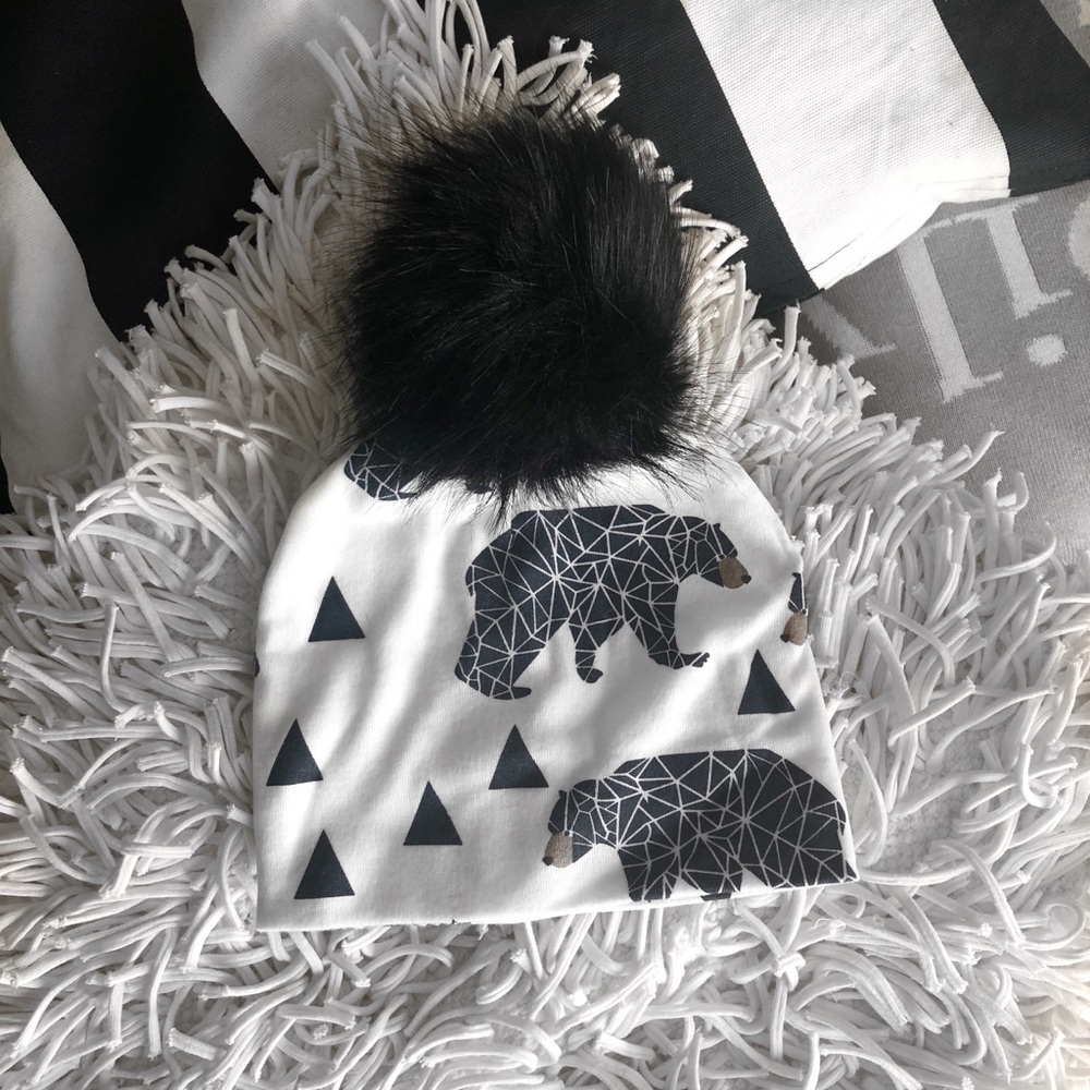 NEW ! Luxe b baby Pom Pom hat newborn to 6 months